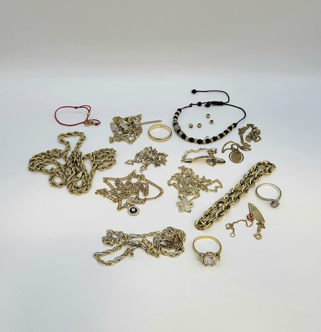 Vari oggetti oro pietre diamanti 