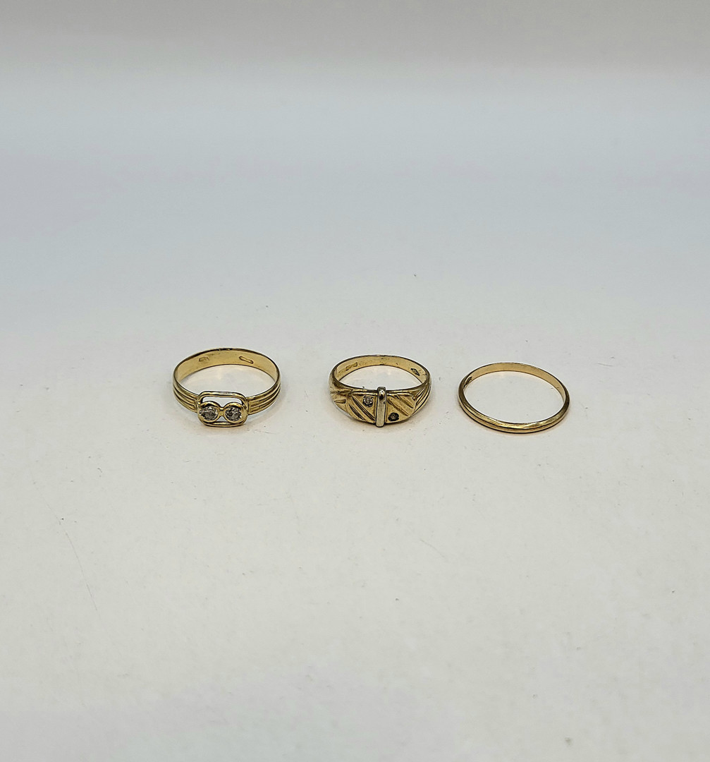 Tre anelli oro pietre
