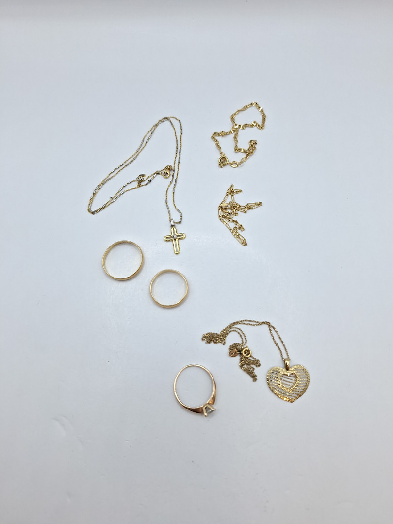 Vari oggetti in oro pietra 