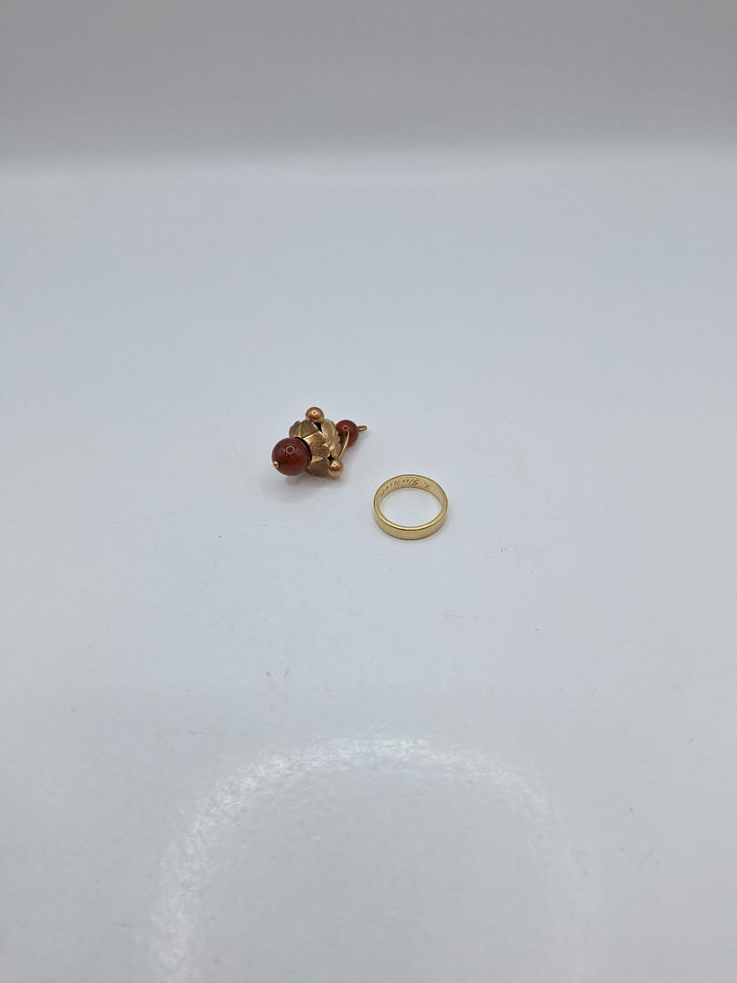 Anello e pezzo oro pietre
