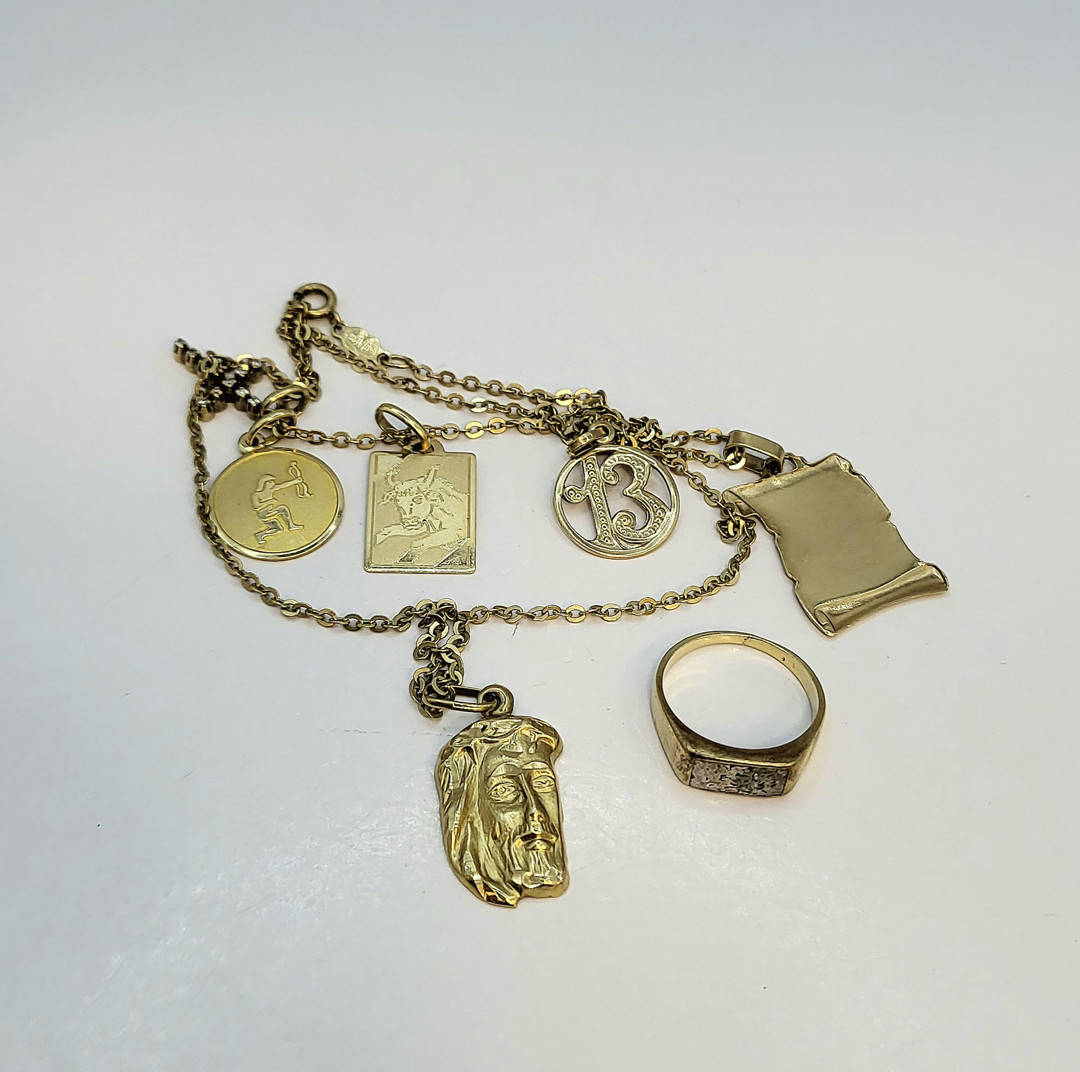 Vari oggetti oro diamantini