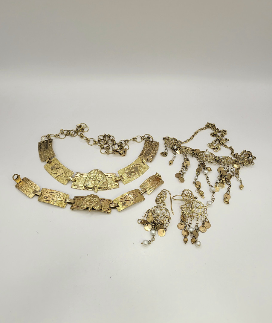 Vari oggetti in oro pietre 