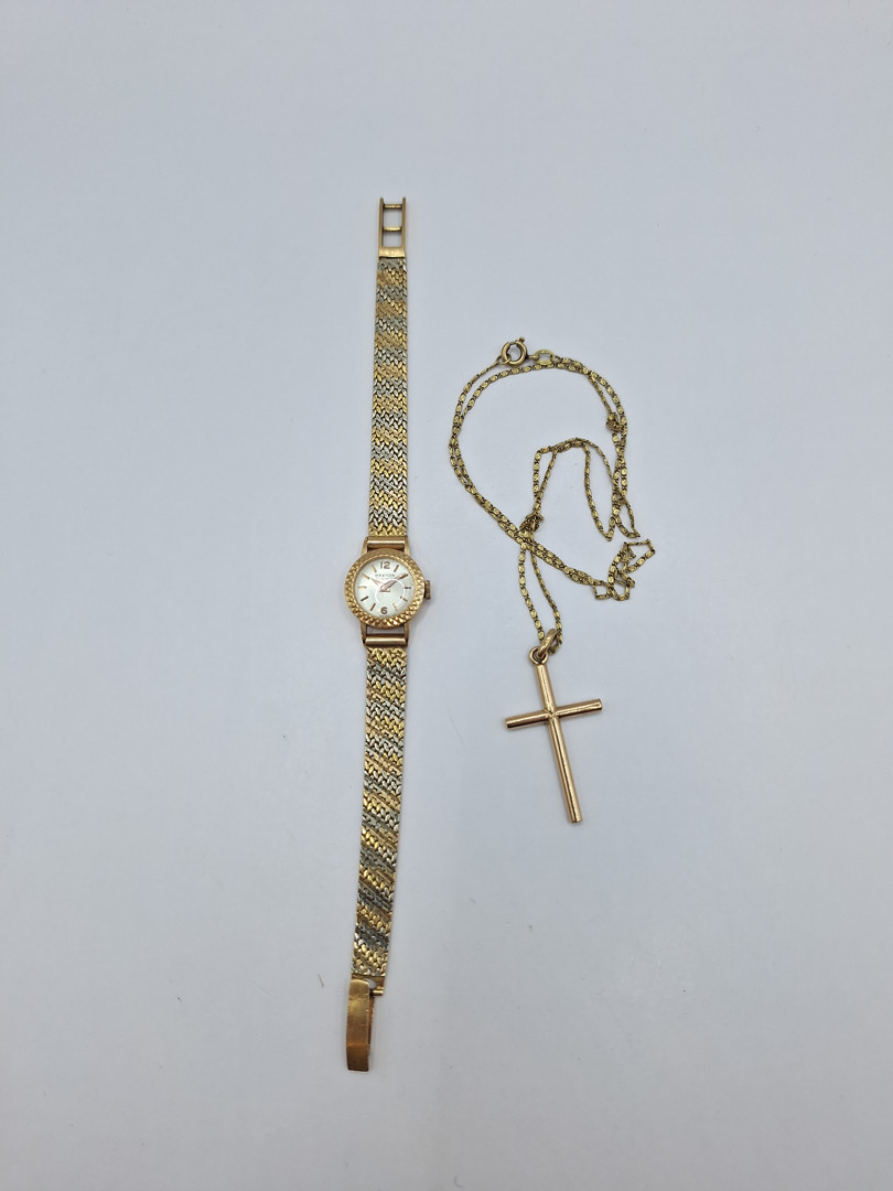 Bracciale con orologio, collana e croce in oro