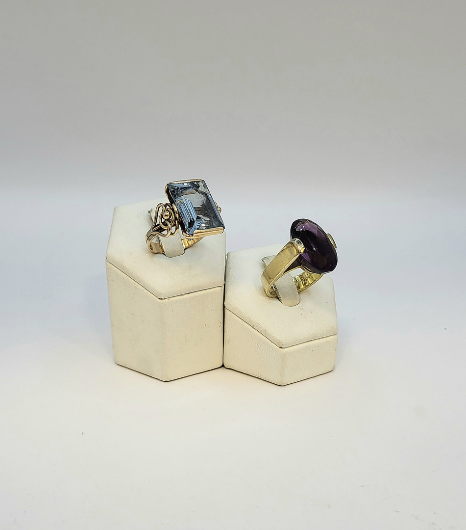 Due anelli oro pietre