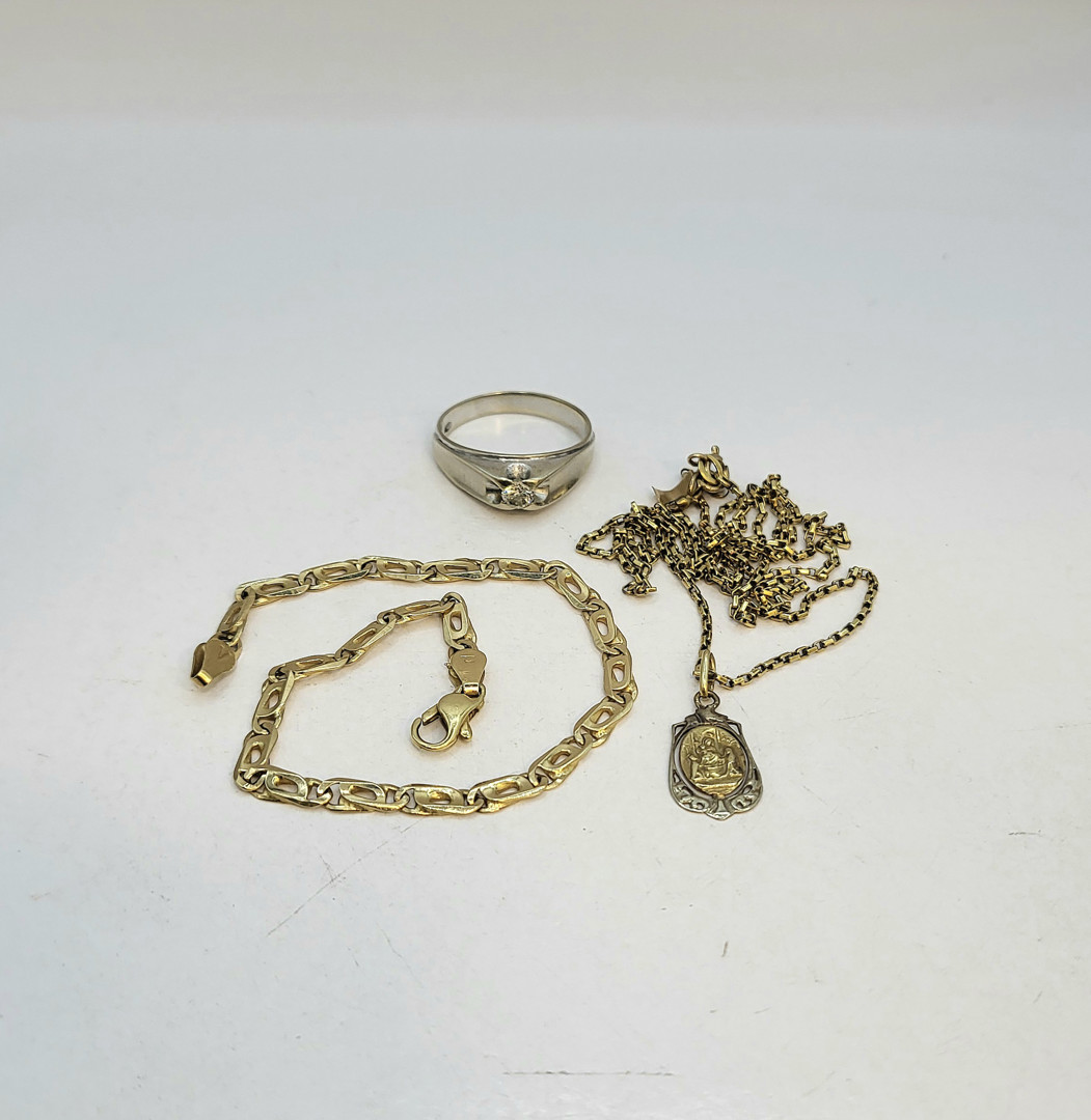 Vari oggetti oro diamantino