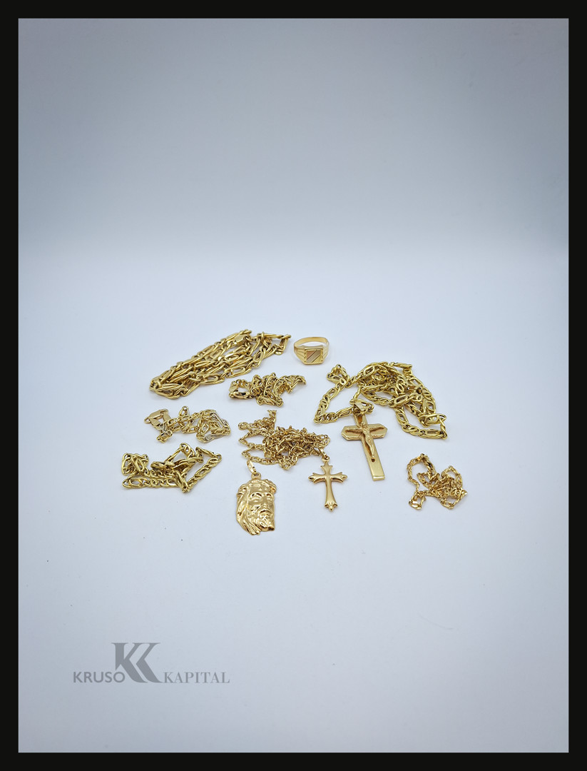 Vari oggetti in oro