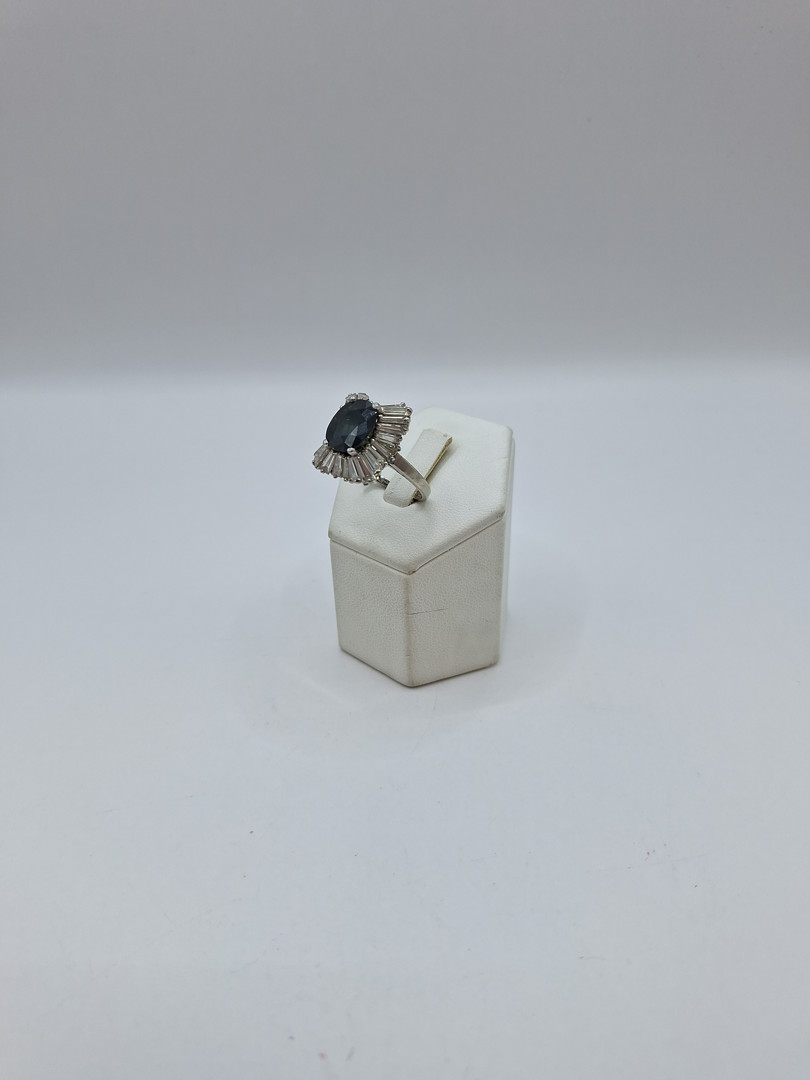 Anello oro pietra diamanti