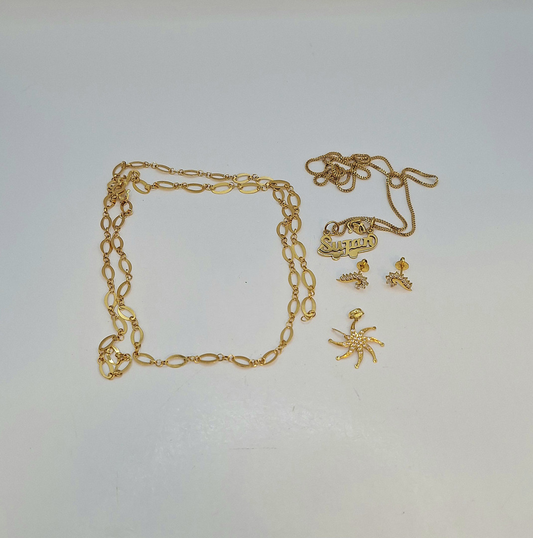 Vari oggetti oro pietre