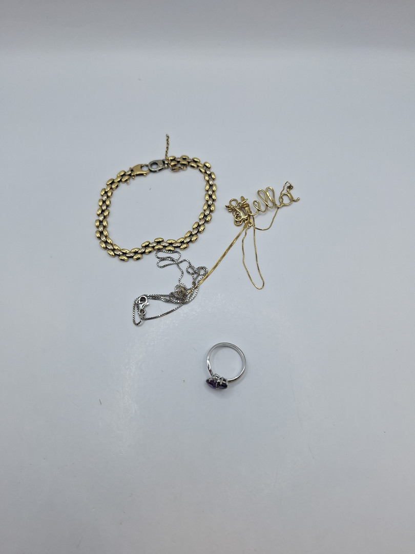 Vari oggetti in oro pietre diamantini 