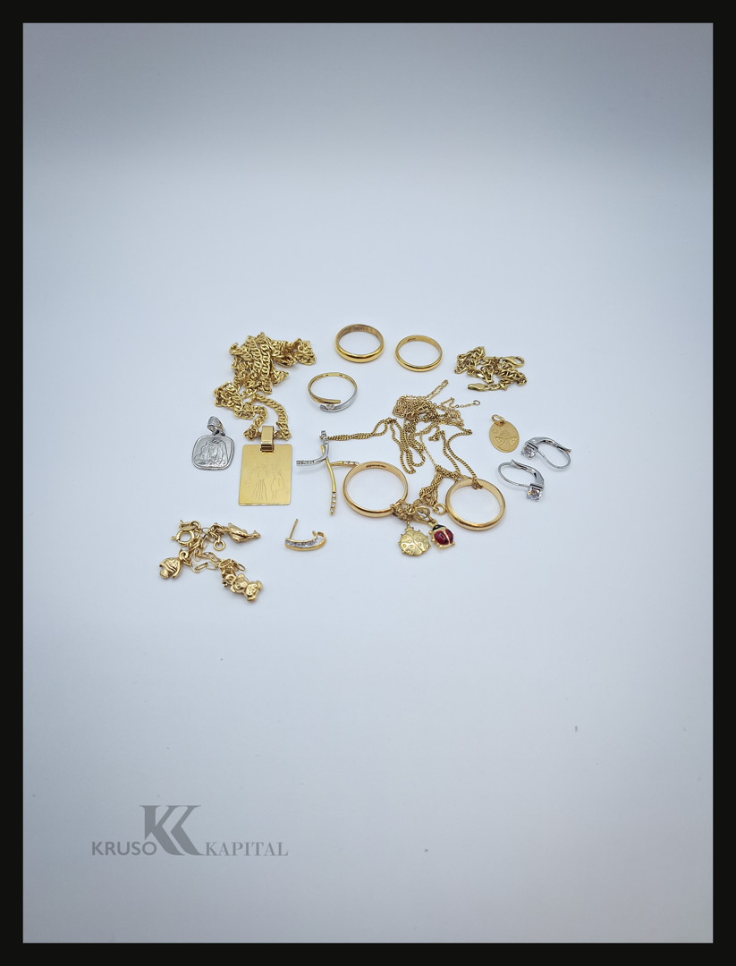Vari oggetti in oro pietre 
