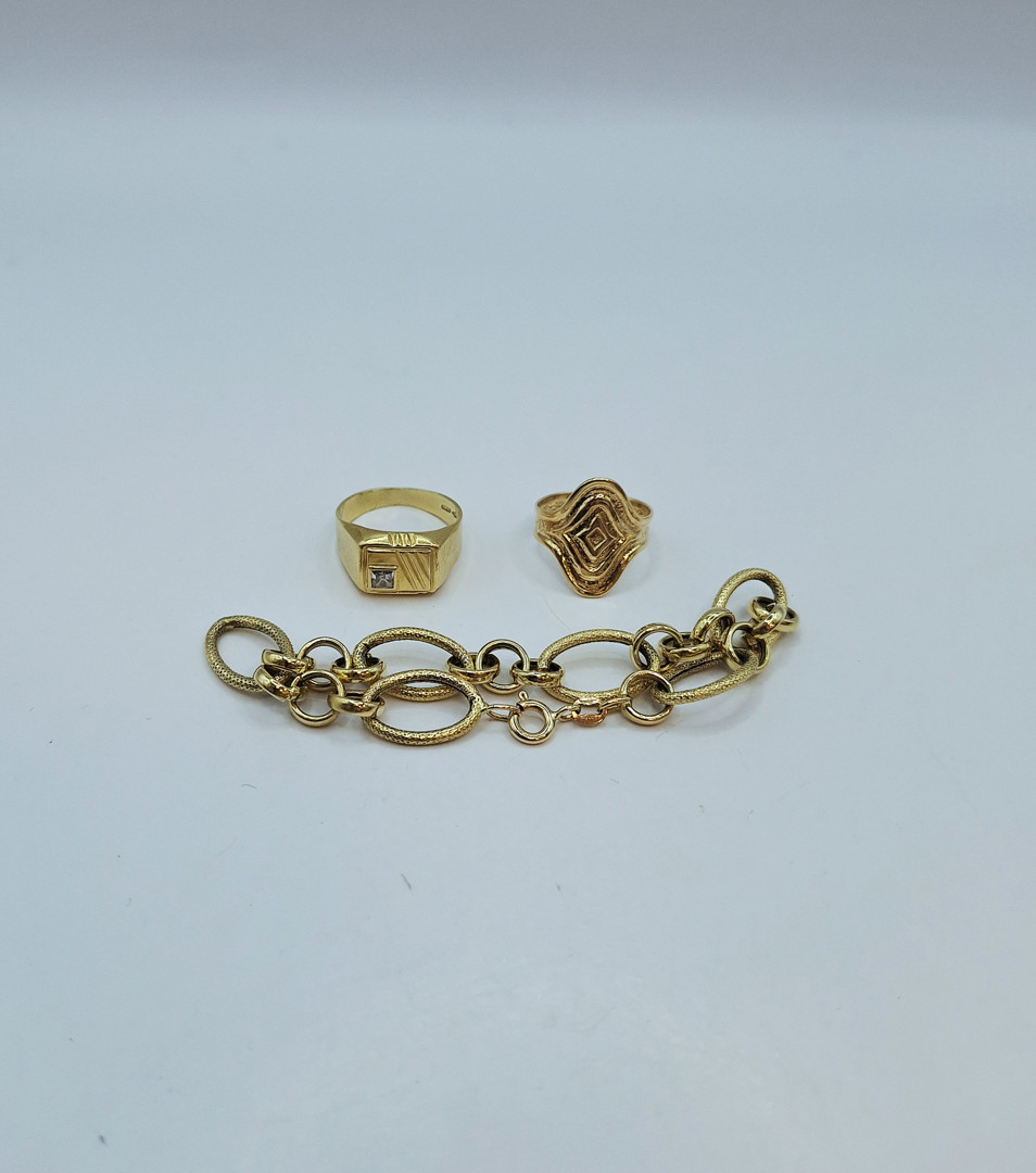 Braccialetto e due anelli oro pietra