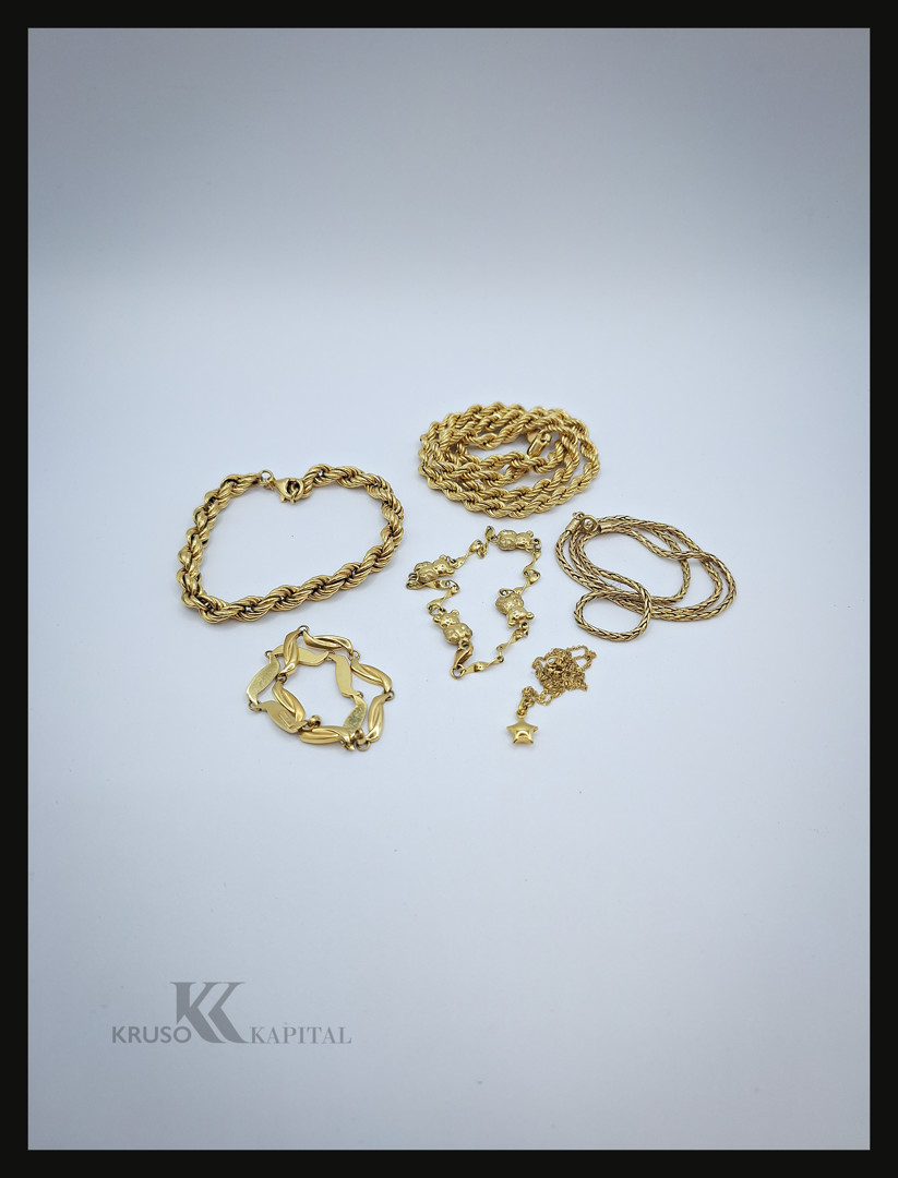 Vari oggetti in oro 