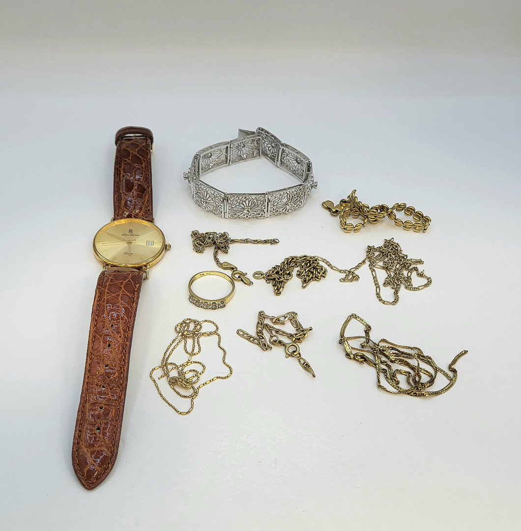 Vari oggetti oro pietre