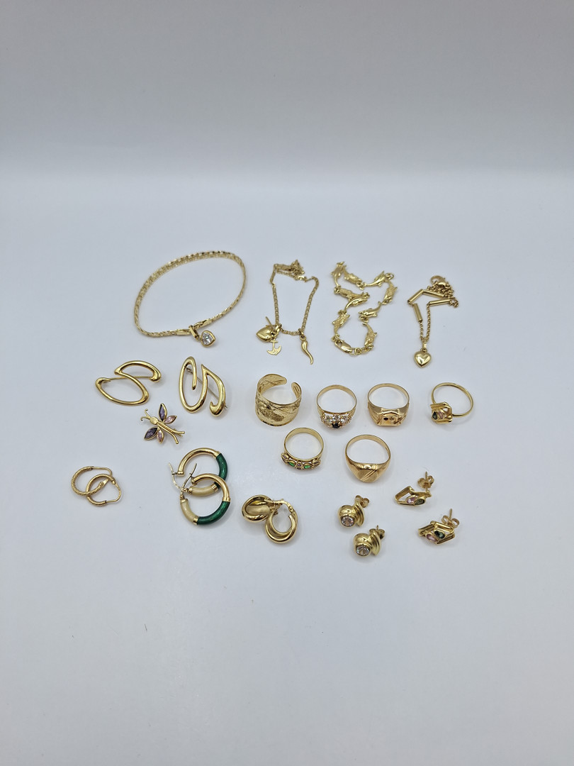 Vari oggetti in oro pietre 