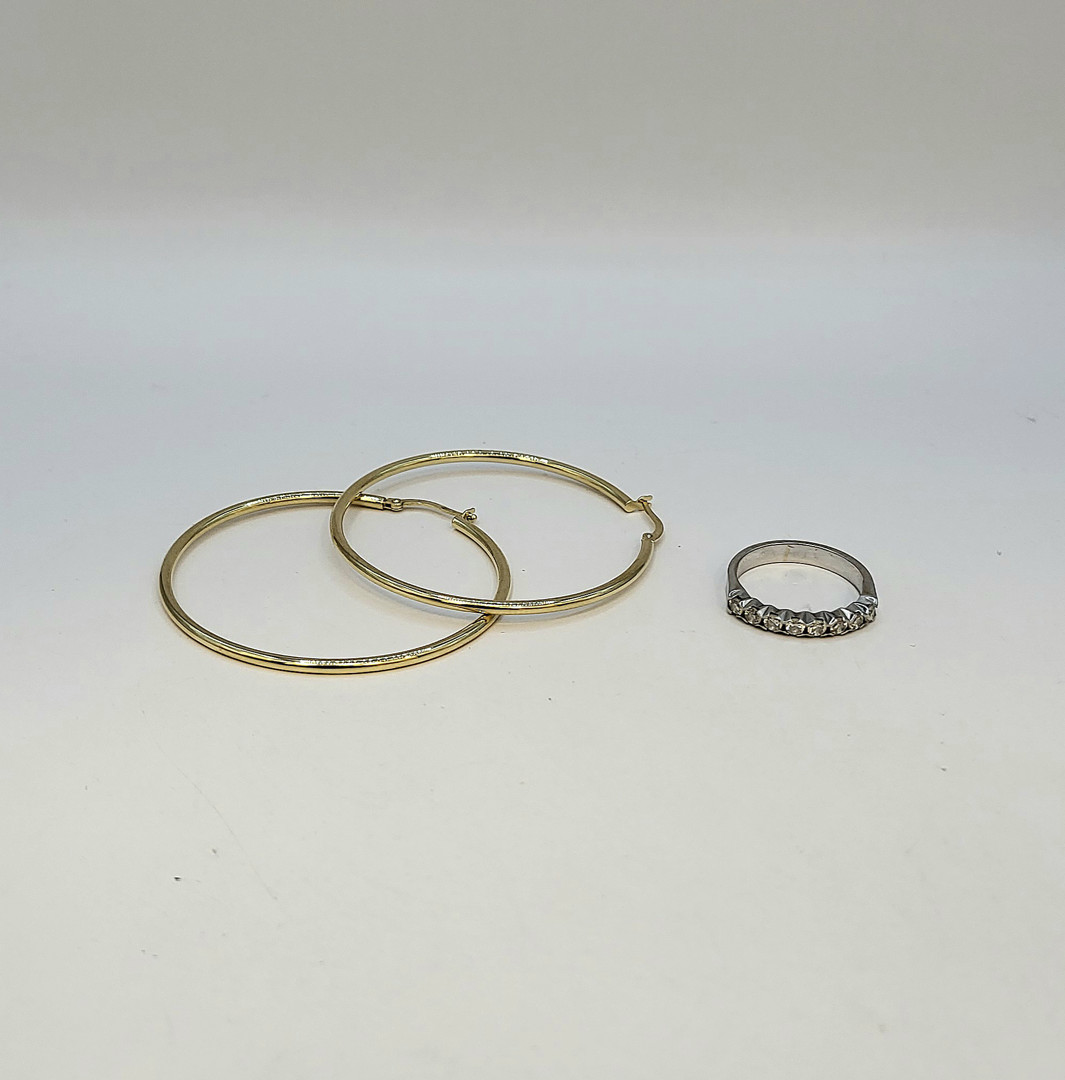 Paio orecchini e anello oro pietre