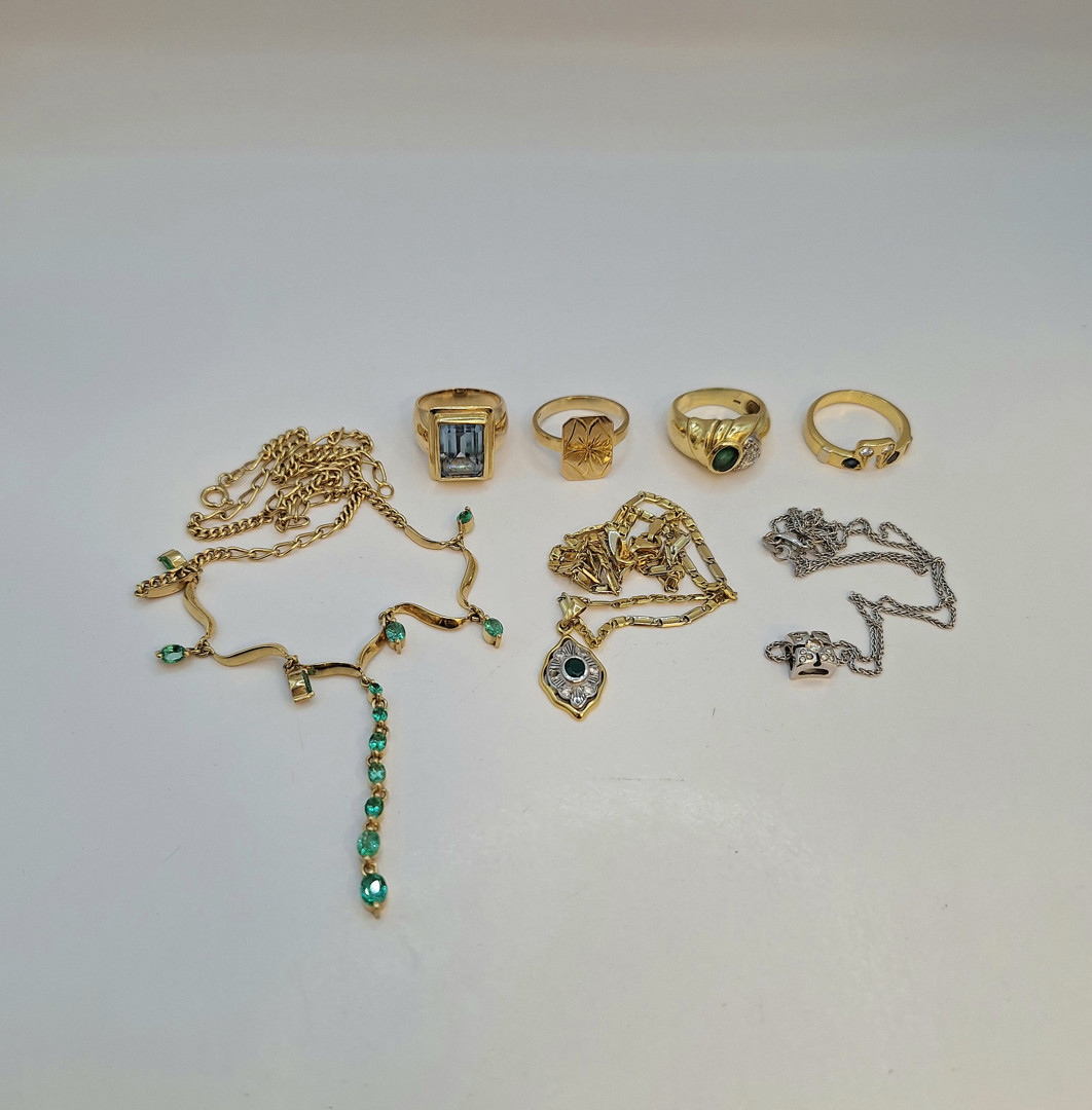 Vari oggetti oro pietre diamantini