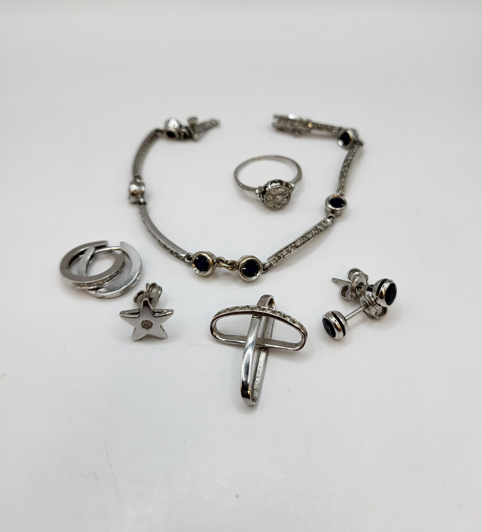 Vari oggetti oro pietre diamantini