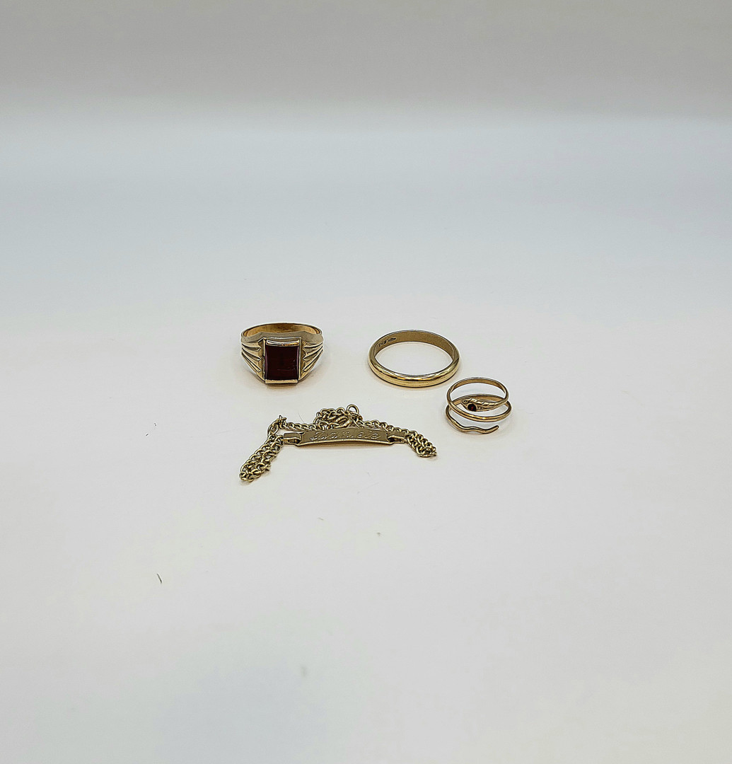 Bracciale e tre anelli oro pietra