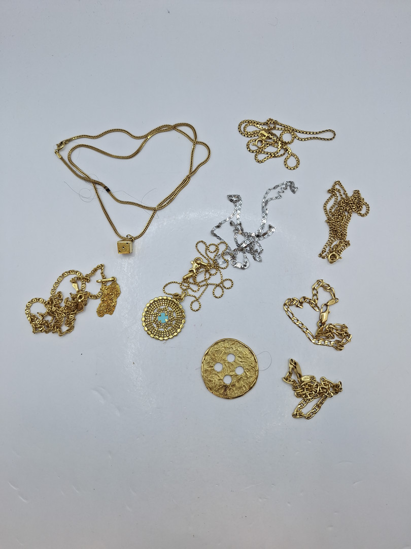 Vari oggetti in oro pietre 