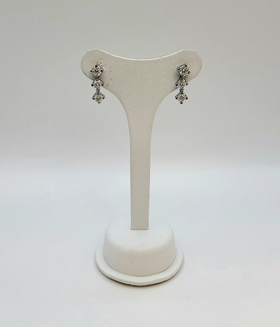 Paio orecchini oro diamanti