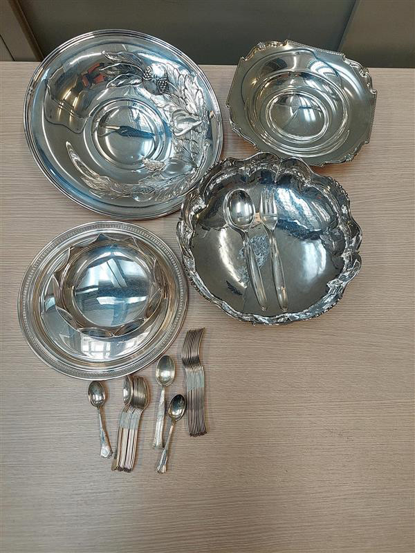 Vari oggetti in argento 