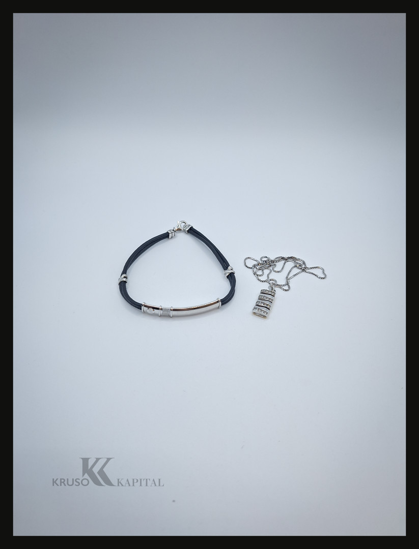 Catenina con ciondolo oro con diamantini e bracciale in cordoncino con chiusure e parti oro