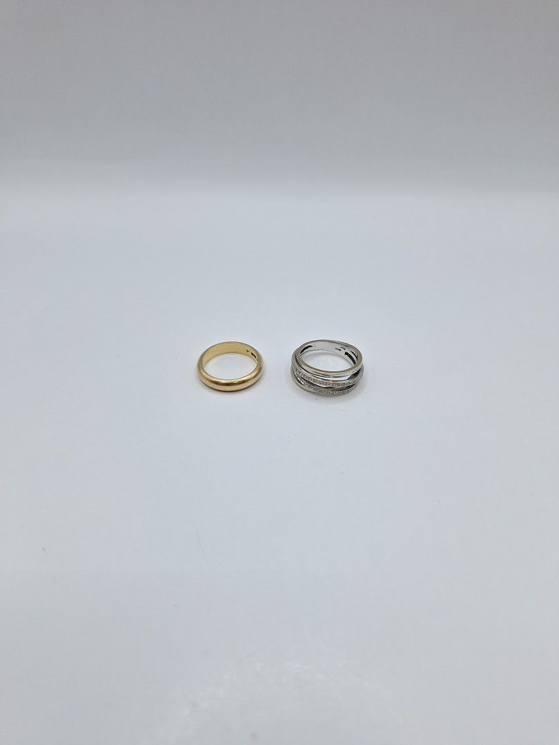 Due anelli oro diamantini 