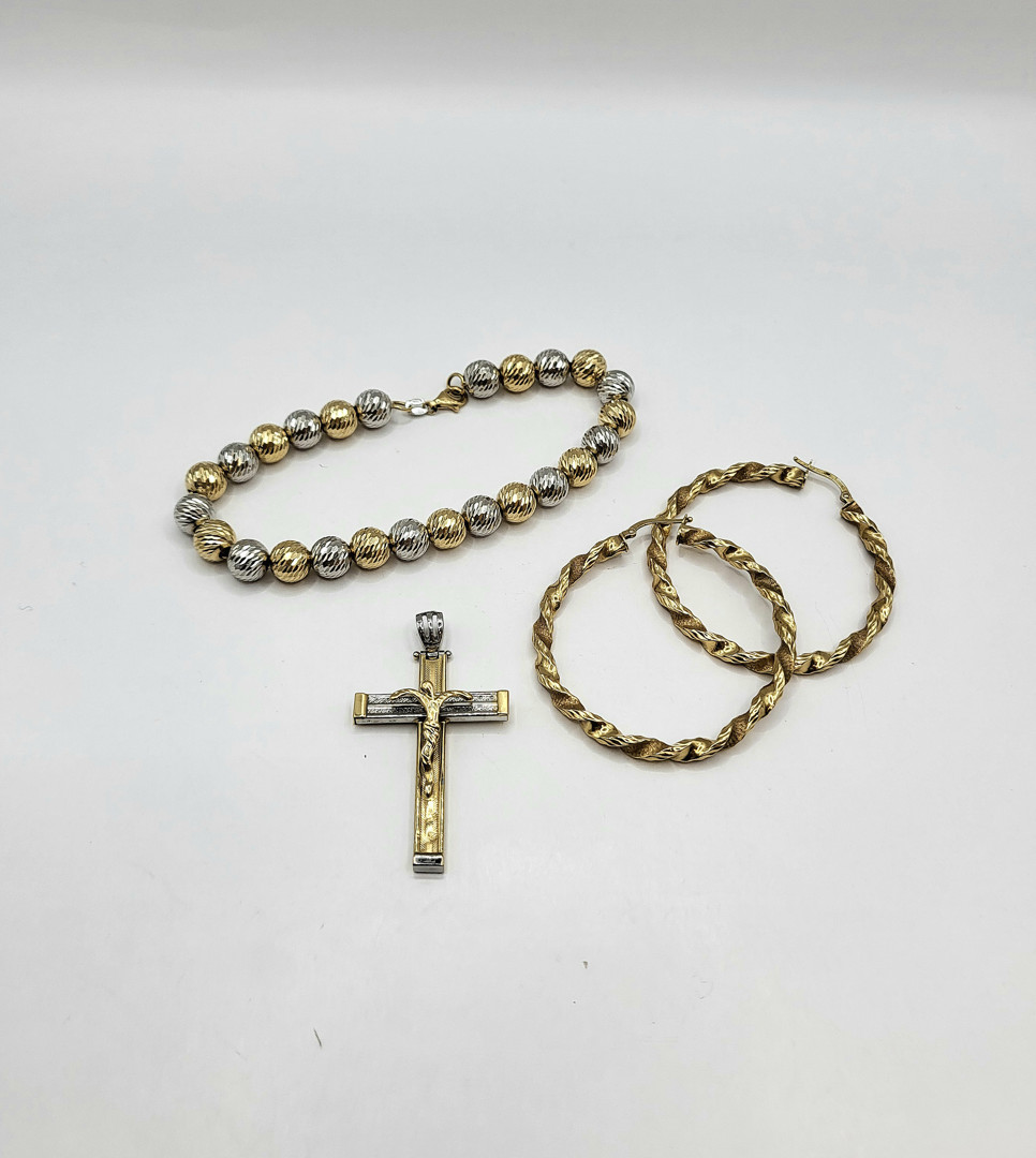 Paio orecchini bracciale e croce oro 