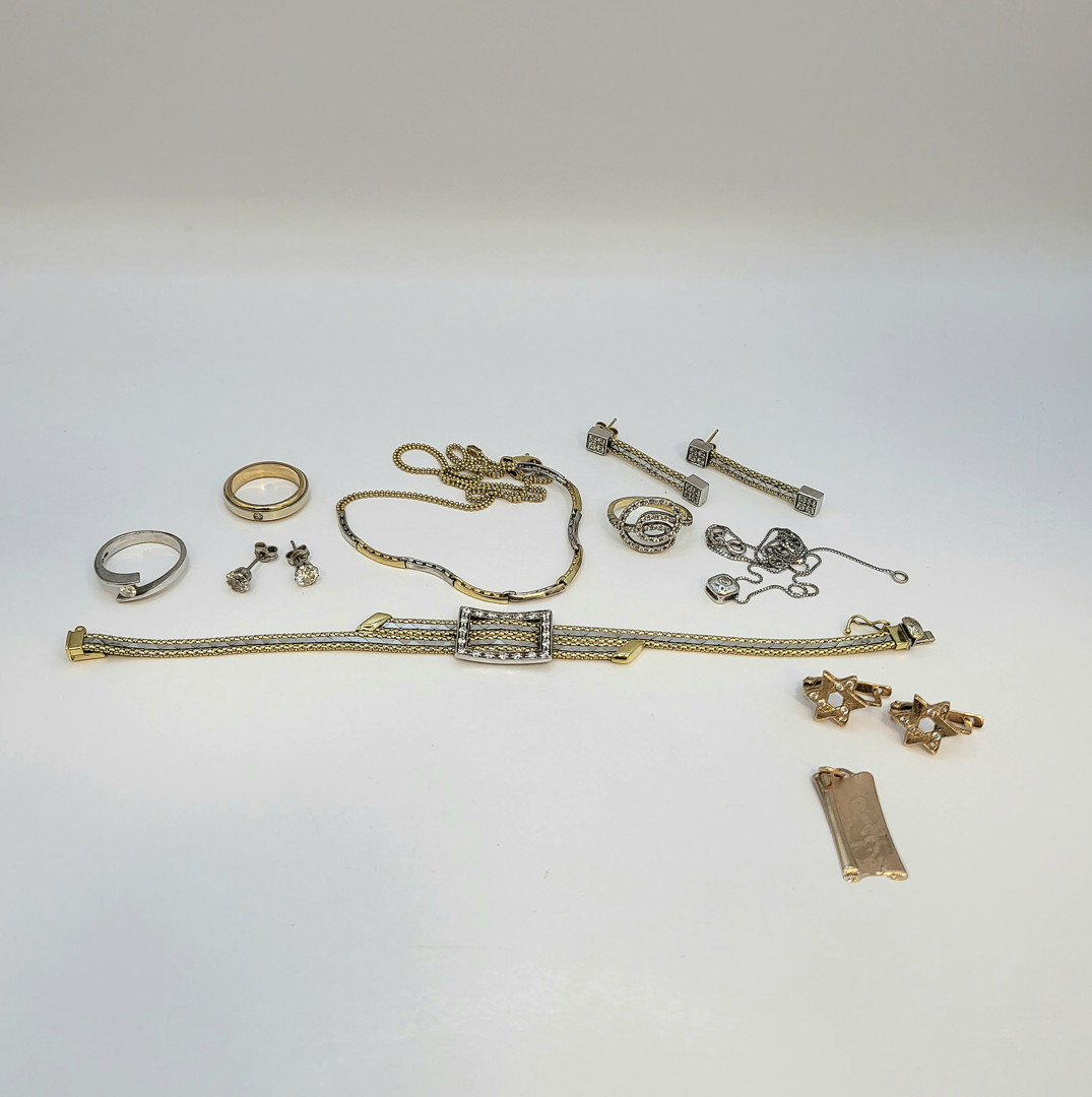 Vari oggetti oro pietre diamantini