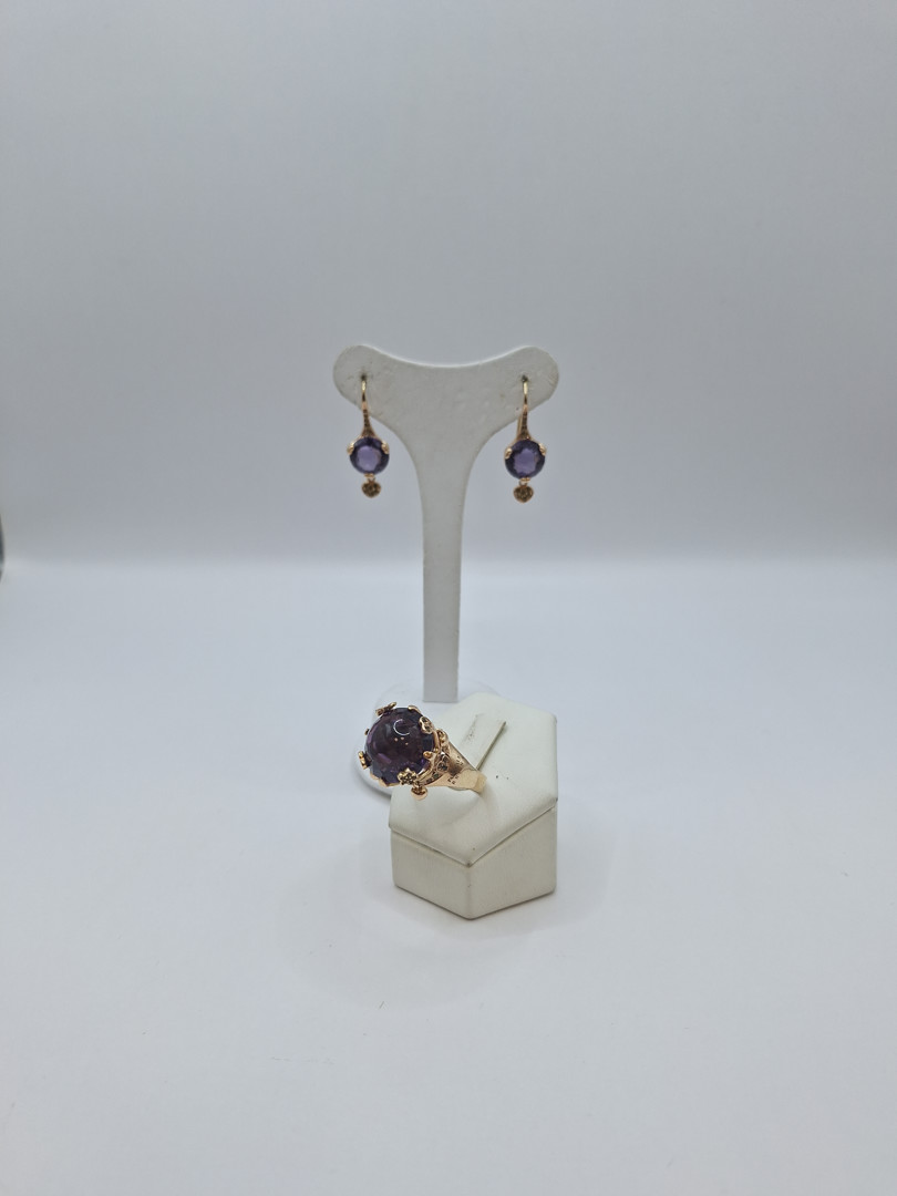 Anello e un paio orecchini in oro pietre 