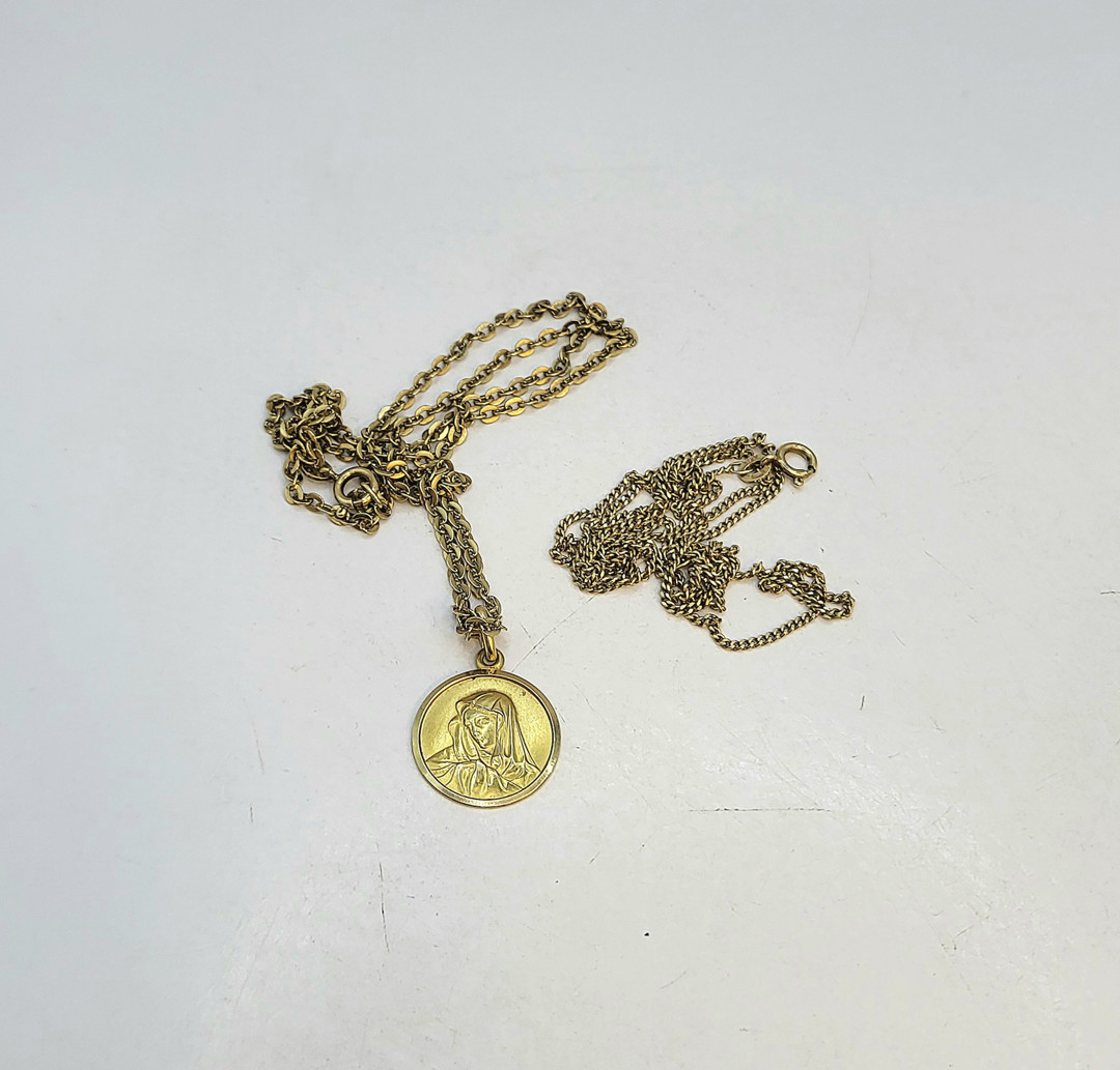 Due collane e ciondolo oro