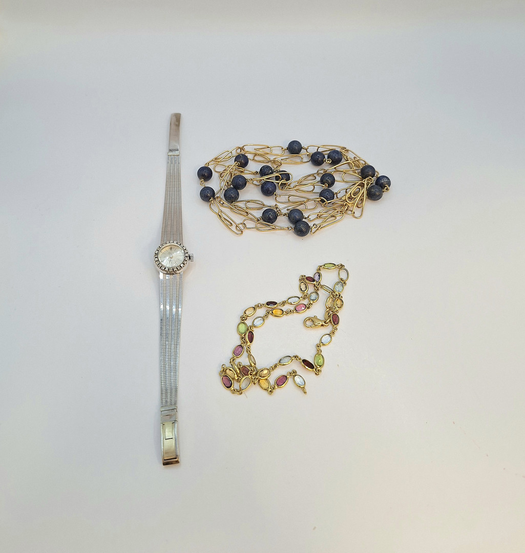 Due collane e orologio con bracciale oro pietre diamantini 