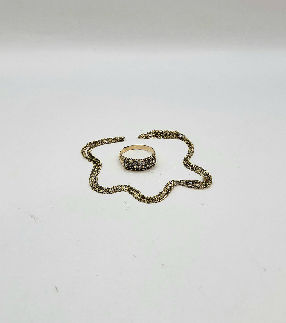 Anello e collana oro pietre