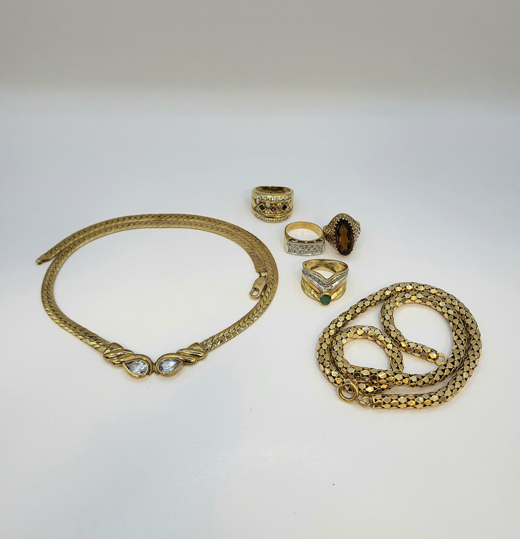 Vari oggetti oro pietre diamantini