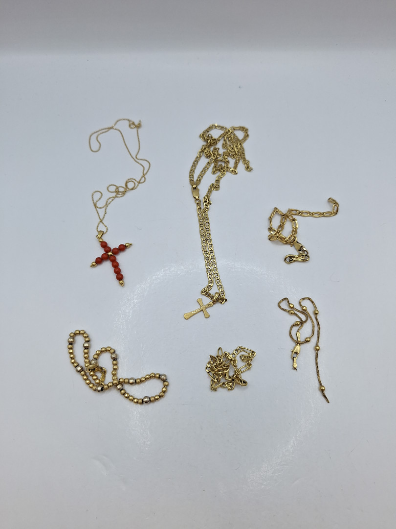 Due collane quattro bracciali e due ciondoli oro 