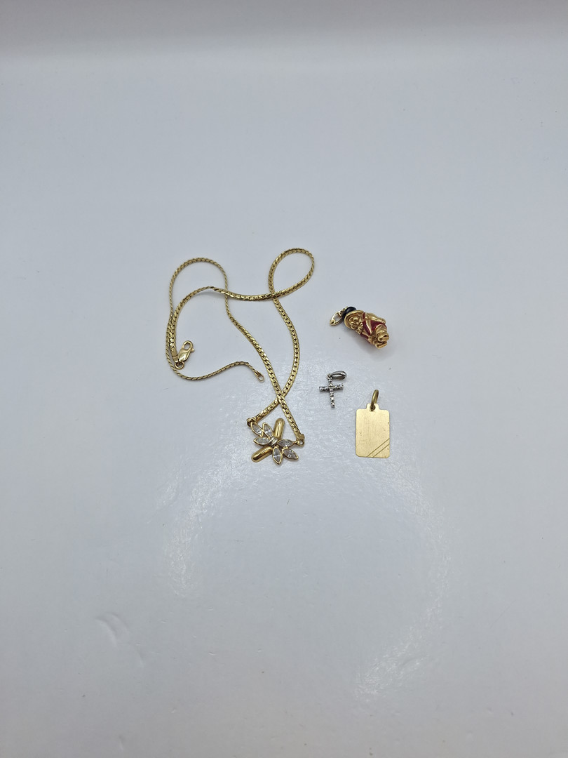 Collana e tre ciondoli oro smalto pietre diamantini