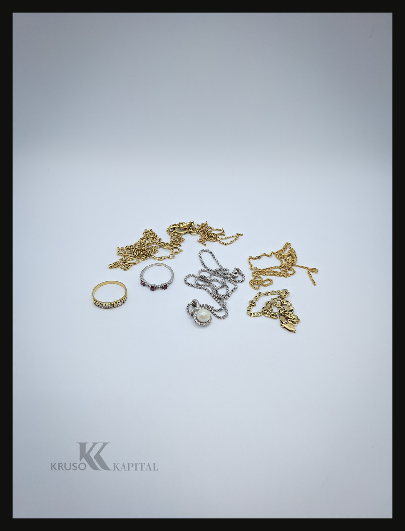 Vari oggetti in oro pietre diamantini perla 