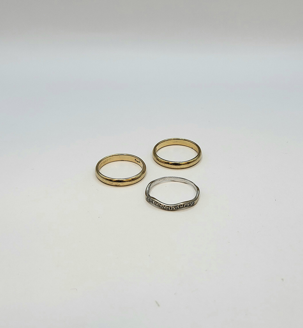 Tre anelli oro pietre