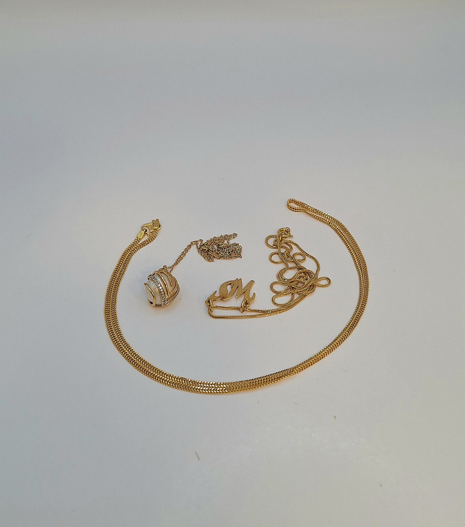 Vari oggetti oro pietre perla 