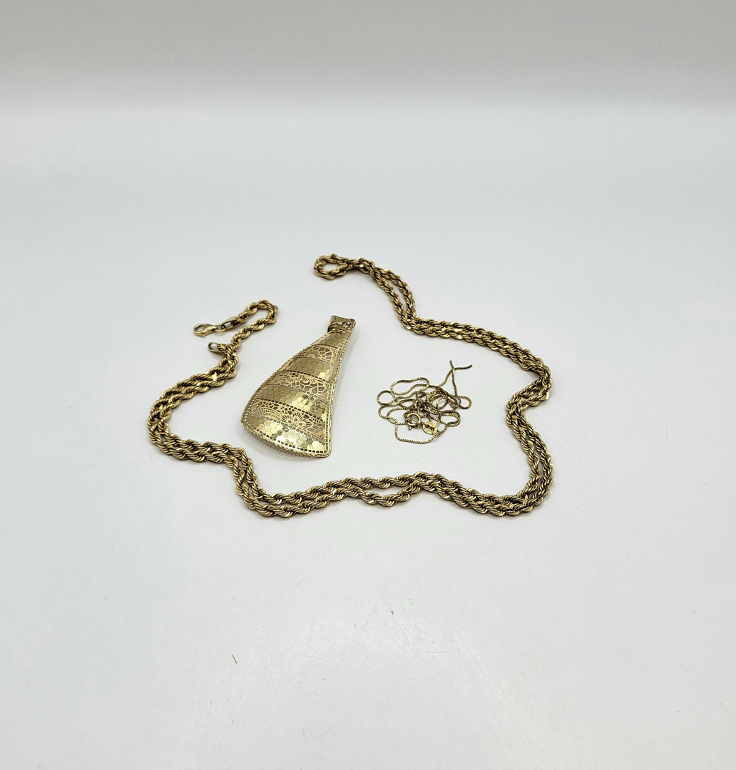 Catena ciondolo e catenina oro