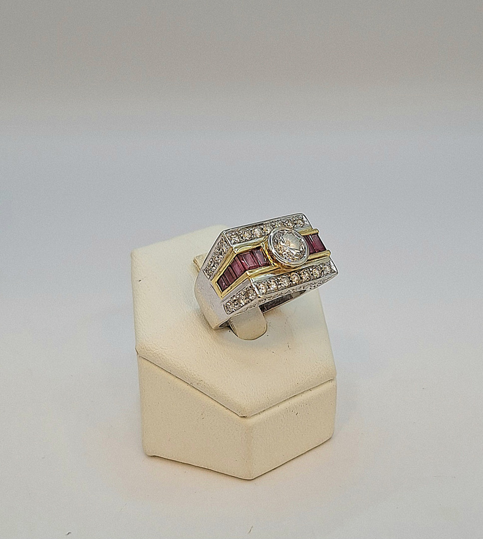 Anello oro pietre diamanti
