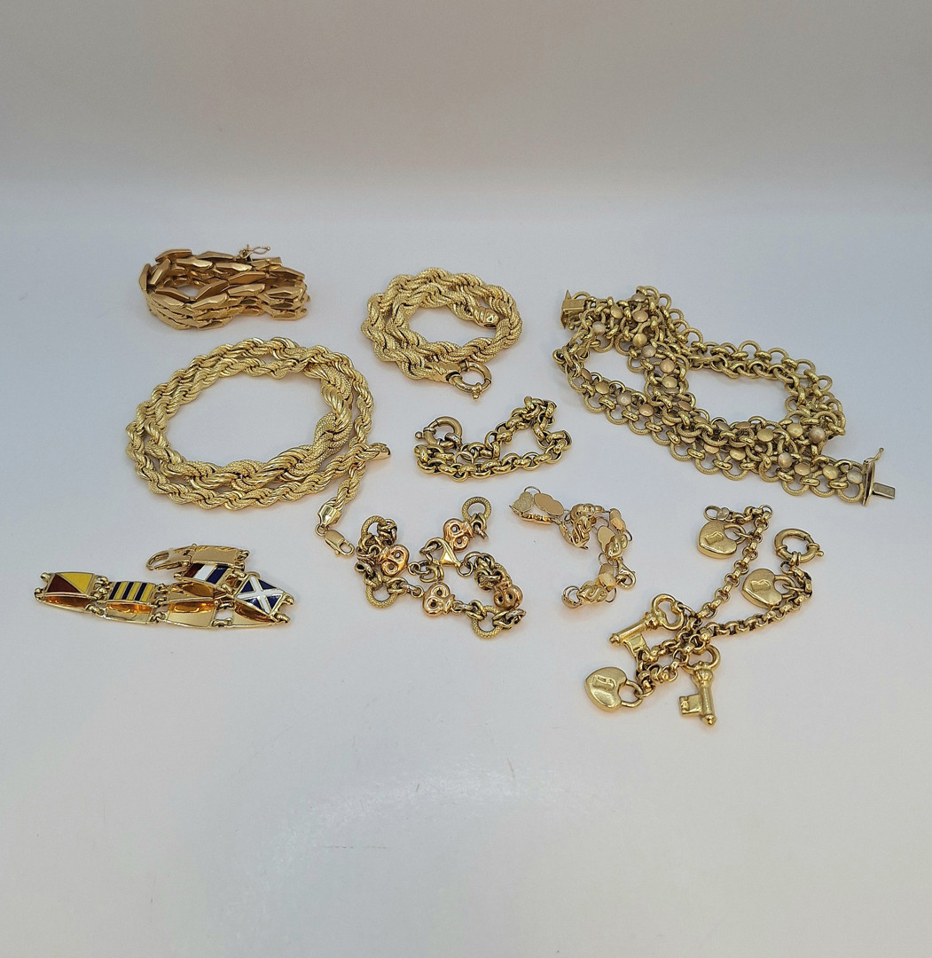 Vari oggetti oro smalti