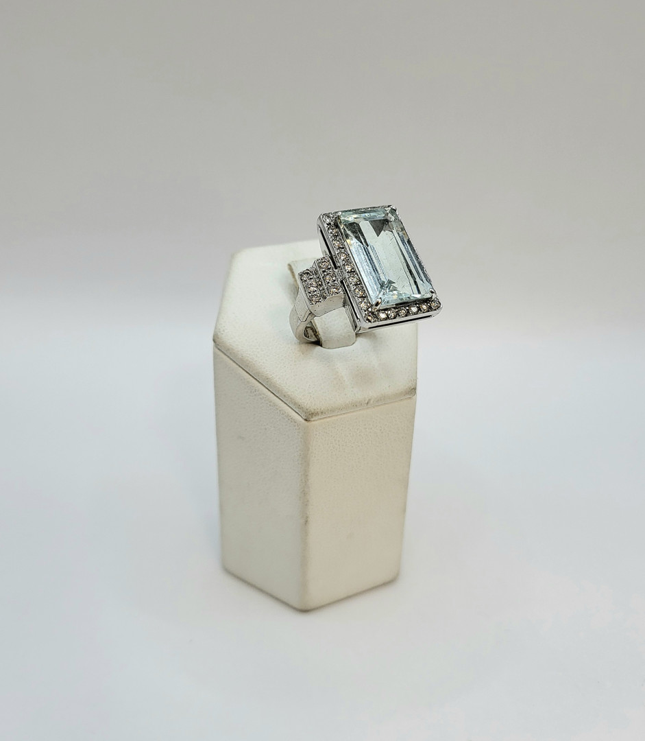 Anello oro pietra diamantini