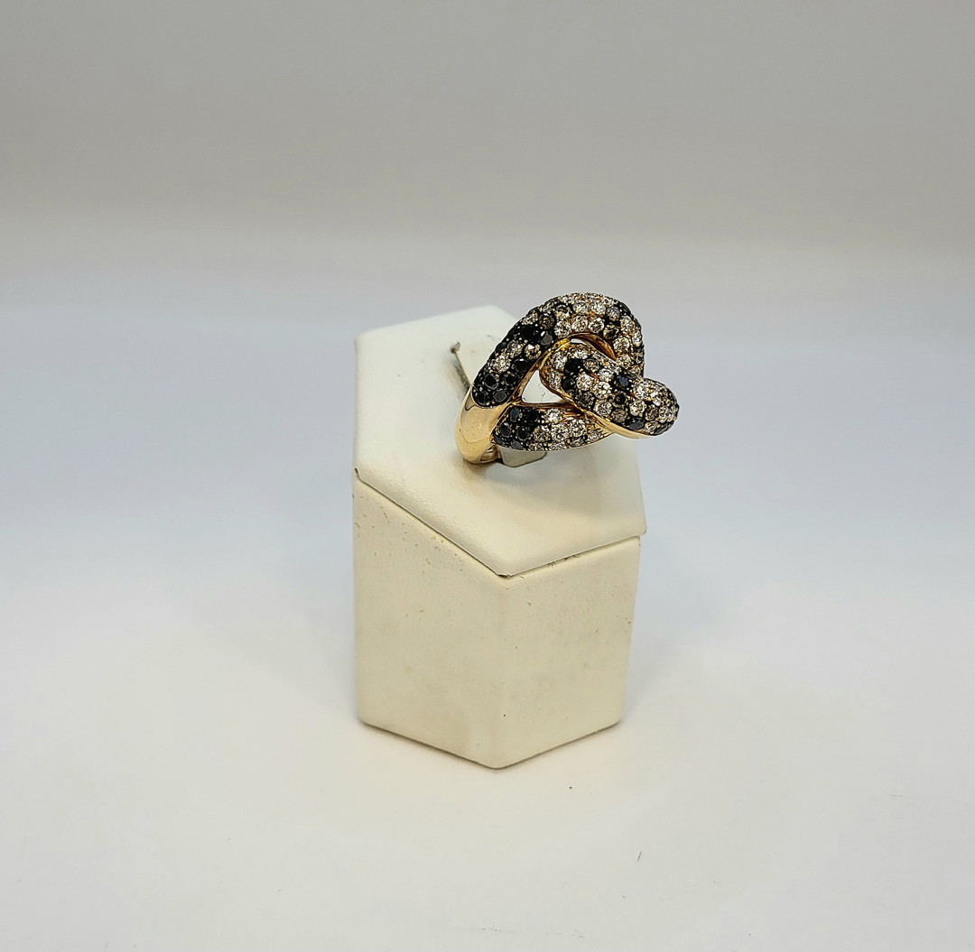 Anello oro diamanti bianchi e neri