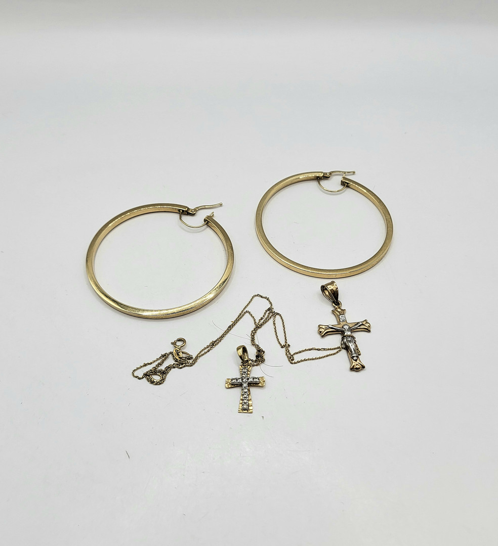 Vari oggetti in oro pietre 