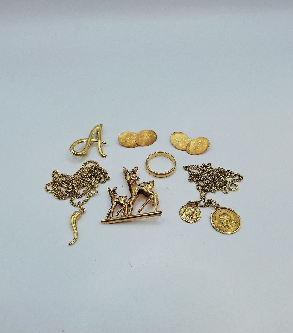 Vari oggetti oro smalto