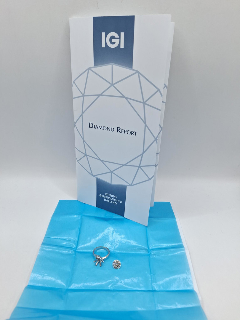 Diamante in carta e montatura per anello oro