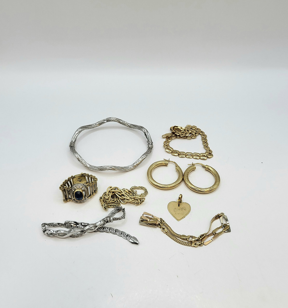 Vari oggetti in oro pietre 