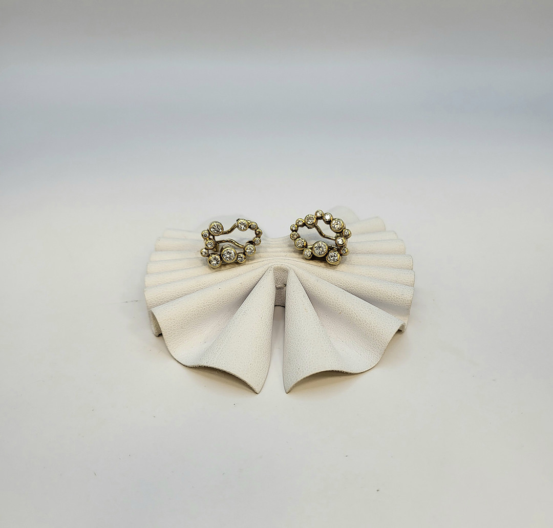 Paio orecchini oro diamanti