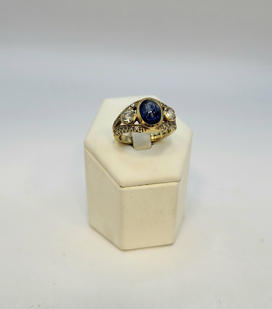Anello oro pietra diamanti 
